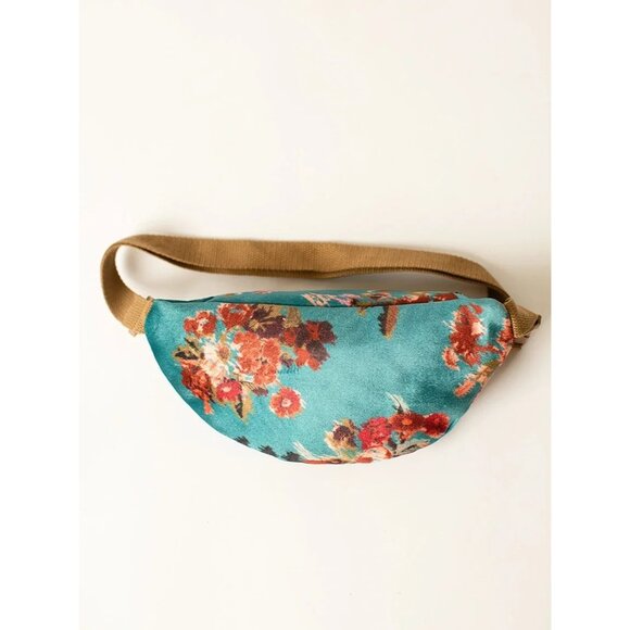 Joyfolie Women's Savannah Belt Bag in Aegan Ikat fanny pack - Picture 2 of 8